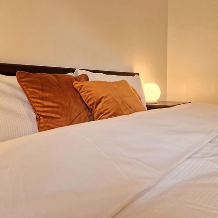 Millmead Apartment In Central Guildford With Parking المظهر الخارجي الصورة